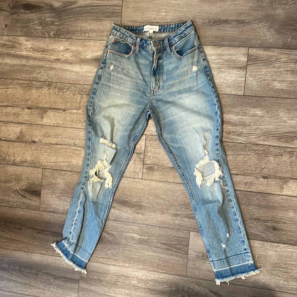 Abercrombie High Rise Mom Jeans in 27/4Long